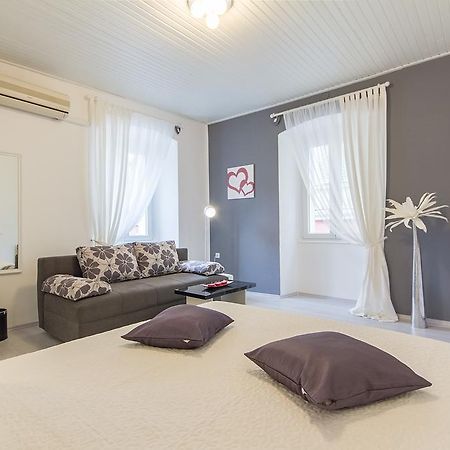 بولا Center Studio Apartment Lino المظهر الخارجي الصورة